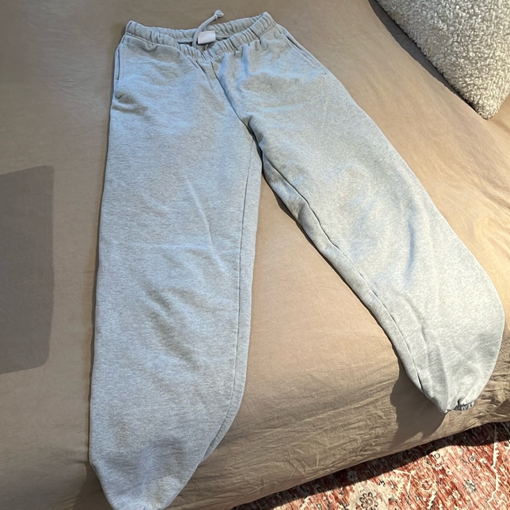 [SOLD] - TNA extra AF sweats